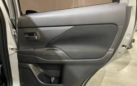 Mitsubishi Outlander III рестайлинг 3, 2013 год, 1 300 000 рублей, 17 фотография