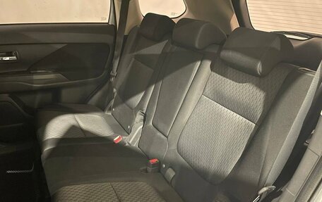 Mitsubishi Outlander III рестайлинг 3, 2013 год, 1 300 000 рублей, 28 фотография