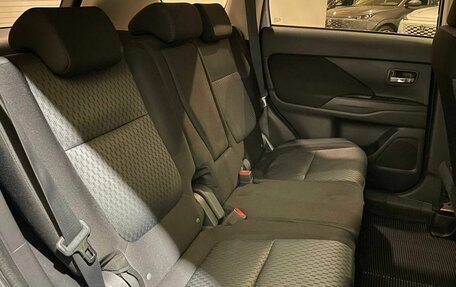 Mitsubishi Outlander III рестайлинг 3, 2013 год, 1 300 000 рублей, 27 фотография