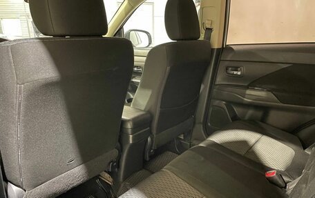 Mitsubishi Outlander III рестайлинг 3, 2013 год, 1 300 000 рублей, 29 фотография