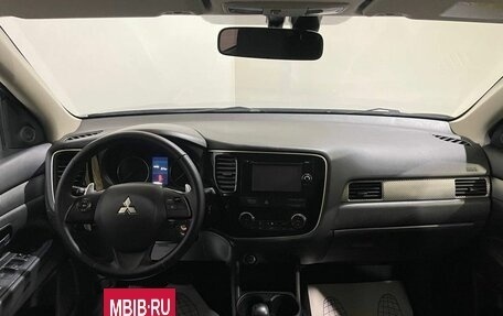Mitsubishi Outlander III рестайлинг 3, 2013 год, 1 300 000 рублей, 24 фотография