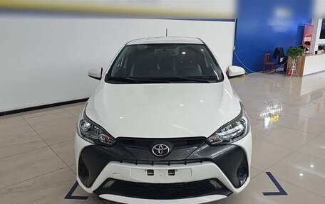 Toyota Yaris, 2022 год, 1 240 004 рублей, 2 фотография