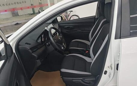 Toyota Yaris, 2022 год, 1 240 004 рублей, 4 фотография