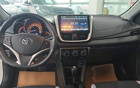 Toyota Yaris, 2022 год, 1 240 004 рублей, 6 фотография