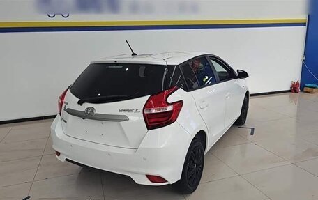 Toyota Yaris, 2022 год, 1 240 004 рублей, 3 фотография