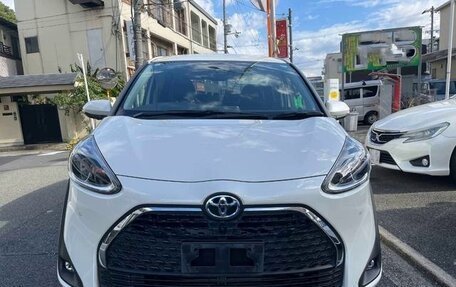 Toyota Sienta II, 2022 год, 1 074 000 рублей, 3 фотография