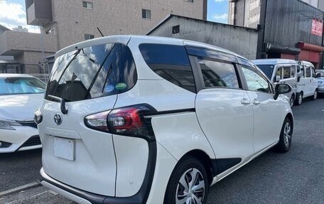 Toyota Sienta II, 2022 год, 1 074 000 рублей, 5 фотография