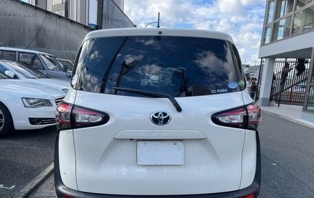 Toyota Sienta II, 2022 год, 1 074 000 рублей, 6 фотография