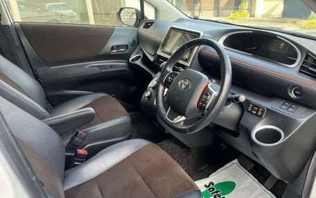 Toyota Sienta II, 2022 год, 1 074 000 рублей, 10 фотография