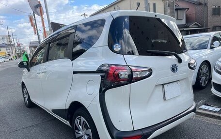 Toyota Sienta II, 2022 год, 1 074 000 рублей, 7 фотография