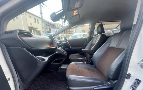 Toyota Sienta II, 2022 год, 1 074 000 рублей, 18 фотография