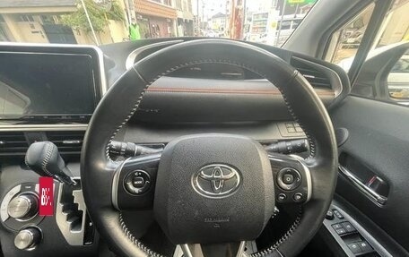 Toyota Sienta II, 2022 год, 1 074 000 рублей, 12 фотография