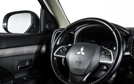 Mitsubishi Outlander III рестайлинг 3, 2014 год, 1 350 000 рублей, 13 фотография