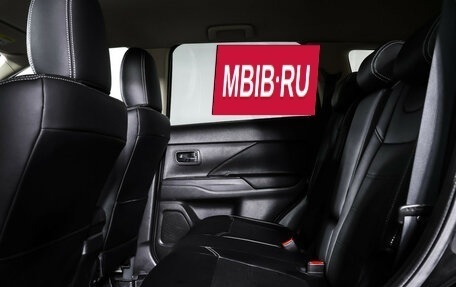 Mitsubishi Outlander III рестайлинг 3, 2014 год, 1 350 000 рублей, 12 фотография