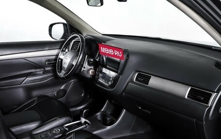 Mitsubishi Outlander III рестайлинг 3, 2014 год, 1 350 000 рублей, 11 фотография