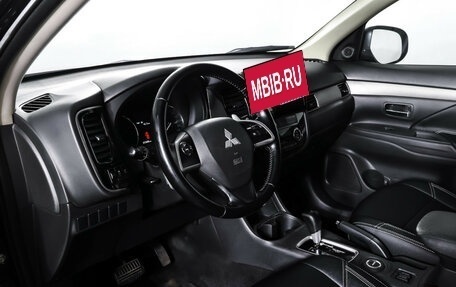 Mitsubishi Outlander III рестайлинг 3, 2014 год, 1 350 000 рублей, 15 фотография