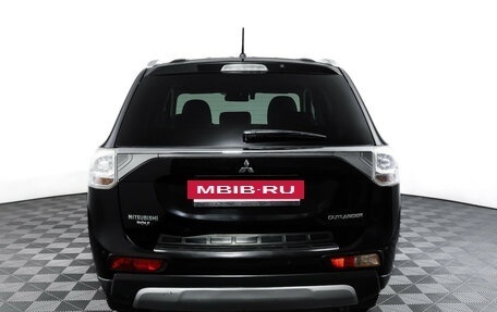 Mitsubishi Outlander III рестайлинг 3, 2014 год, 1 350 000 рублей, 6 фотография