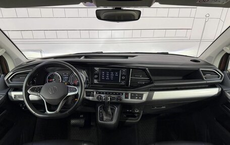 Volkswagen Multivan T6 рестайлинг, 2020 год, 6 700 000 рублей, 25 фотография