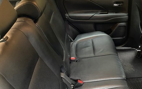 Mitsubishi Outlander III рестайлинг 3, 2017 год, 1 600 000 рублей, 11 фотография