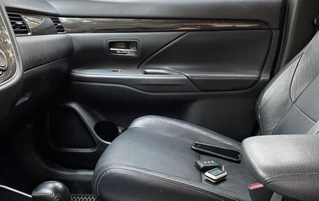 Mitsubishi Outlander III рестайлинг 3, 2017 год, 1 600 000 рублей, 14 фотография