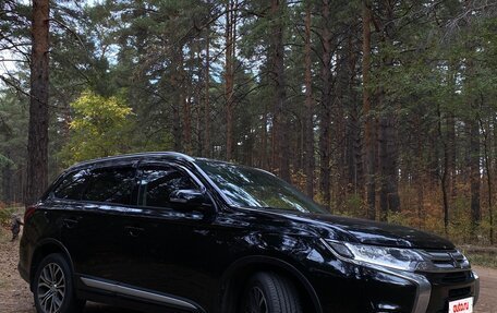 Mitsubishi Outlander III рестайлинг 3, 2017 год, 1 600 000 рублей, 9 фотография