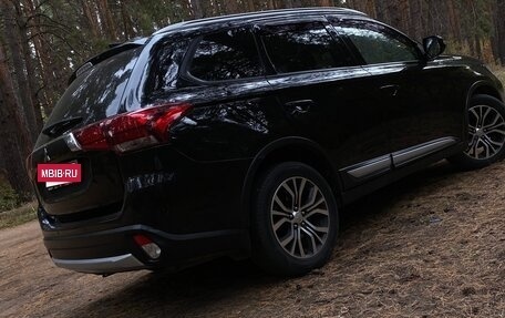 Mitsubishi Outlander III рестайлинг 3, 2017 год, 1 600 000 рублей, 8 фотография