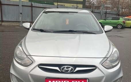 Hyundai Solaris II рестайлинг, 2011 год, 740 000 рублей, 1 фотография