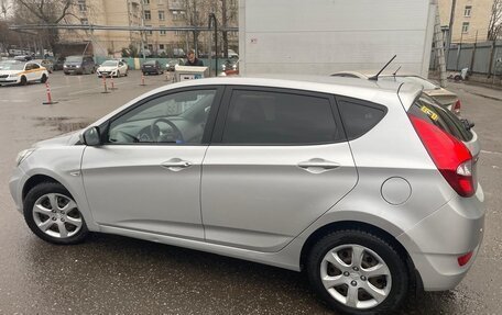 Hyundai Solaris II рестайлинг, 2011 год, 740 000 рублей, 3 фотография