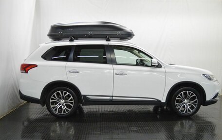 Mitsubishi Outlander III рестайлинг 3, 2017 год, 2 400 000 рублей, 4 фотография