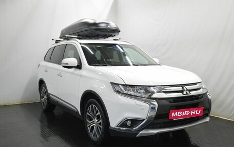 Mitsubishi Outlander III рестайлинг 3, 2017 год, 2 400 000 рублей, 3 фотография