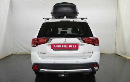 Mitsubishi Outlander III рестайлинг 3, 2017 год, 2 400 000 рублей, 6 фотография