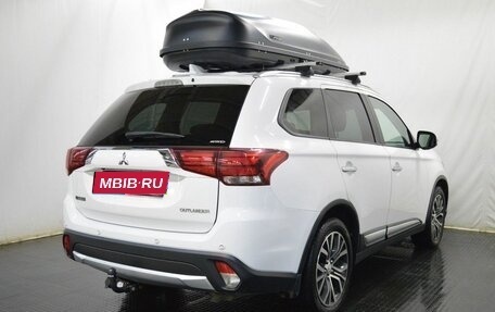 Mitsubishi Outlander III рестайлинг 3, 2017 год, 2 400 000 рублей, 5 фотография