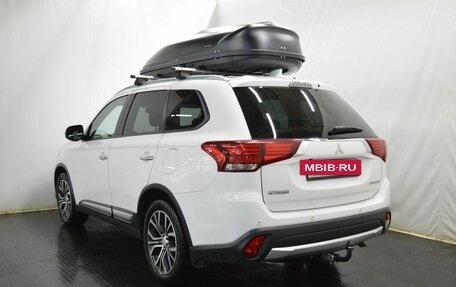 Mitsubishi Outlander III рестайлинг 3, 2017 год, 2 400 000 рублей, 7 фотография