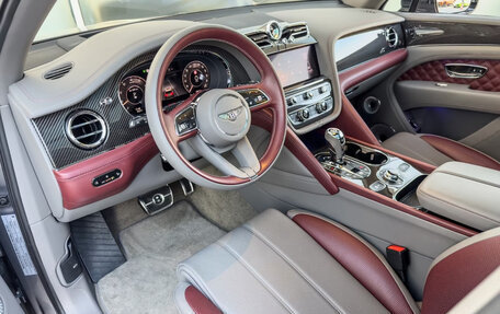 Bentley Bentayga I, 2024 год, 35 900 000 рублей, 11 фотография