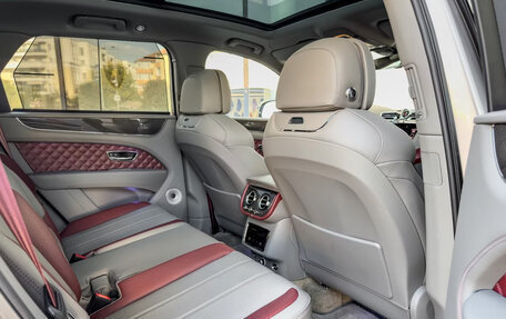 Bentley Bentayga I, 2024 год, 35 900 000 рублей, 22 фотография