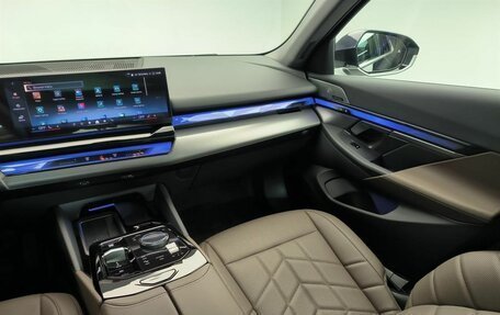 BMW 5 серия, 2025 год, 8 600 000 рублей, 12 фотография