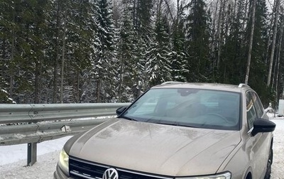 Volkswagen Tiguan II, 2019 год, 1 700 000 рублей, 1 фотография