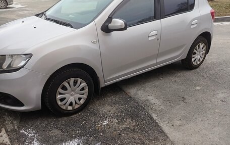 Renault Sandero II рестайлинг, 2014 год, 650 000 рублей, 2 фотография