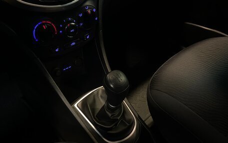 Hyundai Solaris II рестайлинг, 2013 год, 840 000 рублей, 15 фотография