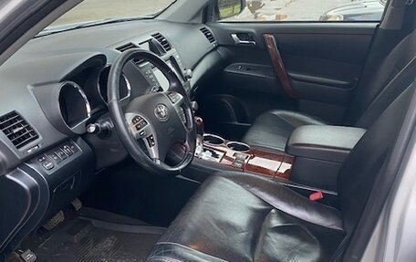 Toyota Highlander III, 2011 год, 1 500 000 рублей, 8 фотография