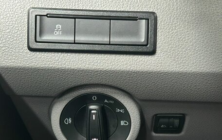 Volkswagen Caravelle T6 рестайлинг, 2020 год, 3 996 400 рублей, 24 фотография