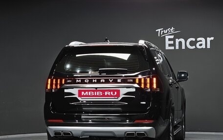 KIA Mohave I, 2023 год, 4 850 000 рублей, 3 фотография