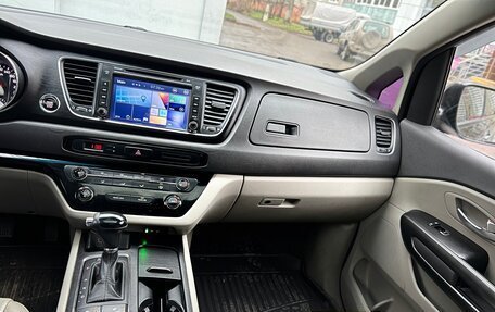 KIA Carnival III, 2016 год, 2 050 000 рублей, 6 фотография