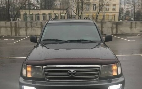 Toyota Land Cruiser 100 рестайлинг 2, 2005 год, 2 500 000 рублей, 6 фотография
