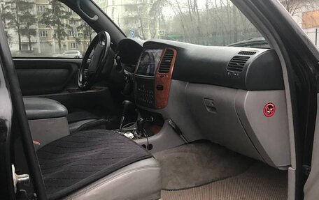 Toyota Land Cruiser 100 рестайлинг 2, 2005 год, 2 500 000 рублей, 12 фотография