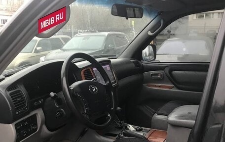 Toyota Land Cruiser 100 рестайлинг 2, 2005 год, 2 500 000 рублей, 10 фотография