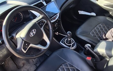 Hyundai Solaris II рестайлинг, 2012 год, 450 000 рублей, 17 фотография