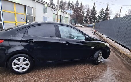 Hyundai Solaris II рестайлинг, 2012 год, 450 000 рублей, 23 фотография