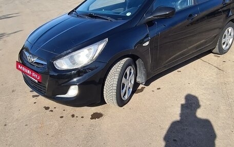 Hyundai Solaris II рестайлинг, 2012 год, 450 000 рублей, 18 фотография