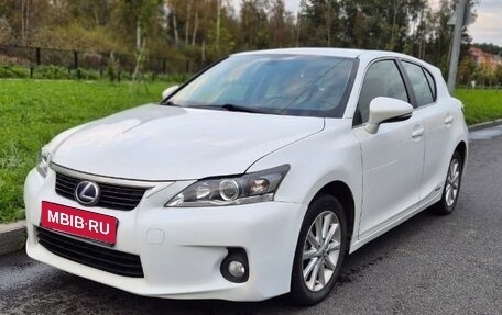 Lexus CT I рестайлинг, 2011 год, 1 350 000 рублей, 1 фотография
